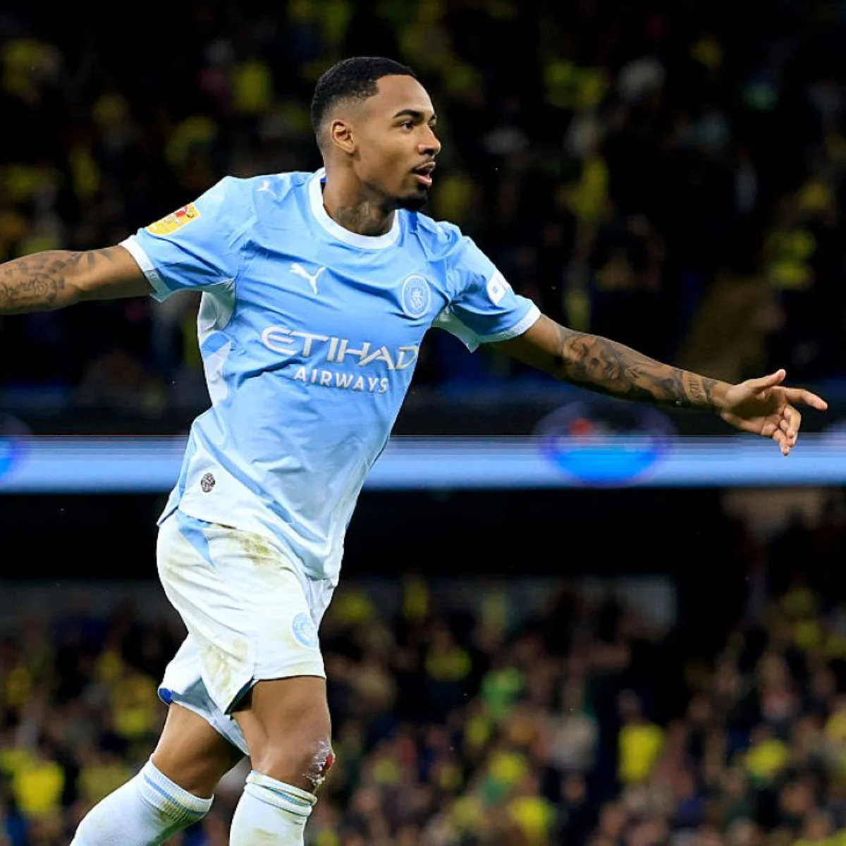 Ex-Palmeiras, Allan marca e dá assistência em estreia no Manchester City