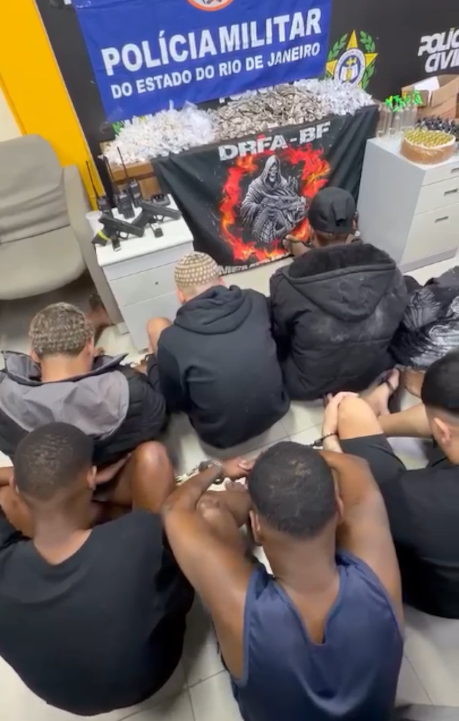 Operação da DRFA-BF e do 15º BPM capturou suspeitos de roubos e tráfico Reprodução/Polícia Civil