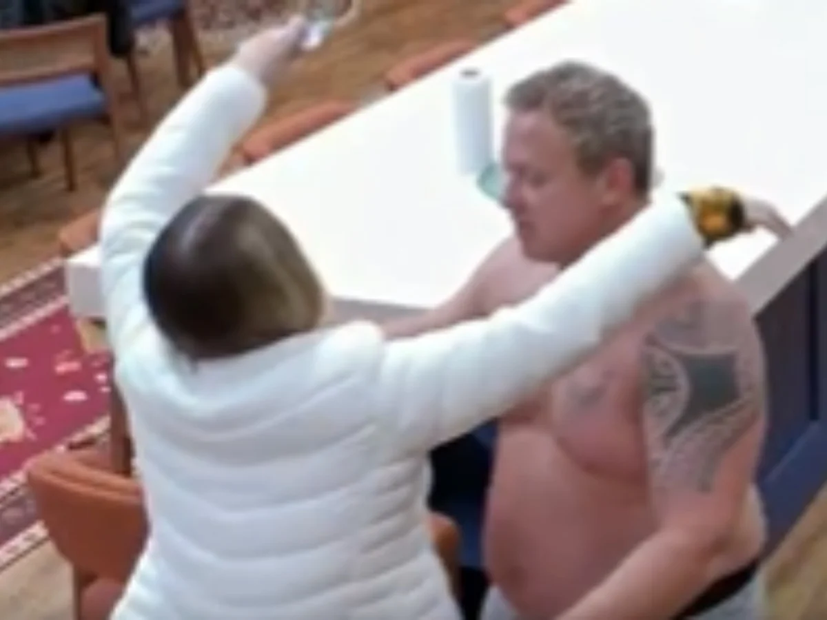 A Fazenda mostra abraço de Sérgio e Bruna que gerou acusação de assédio