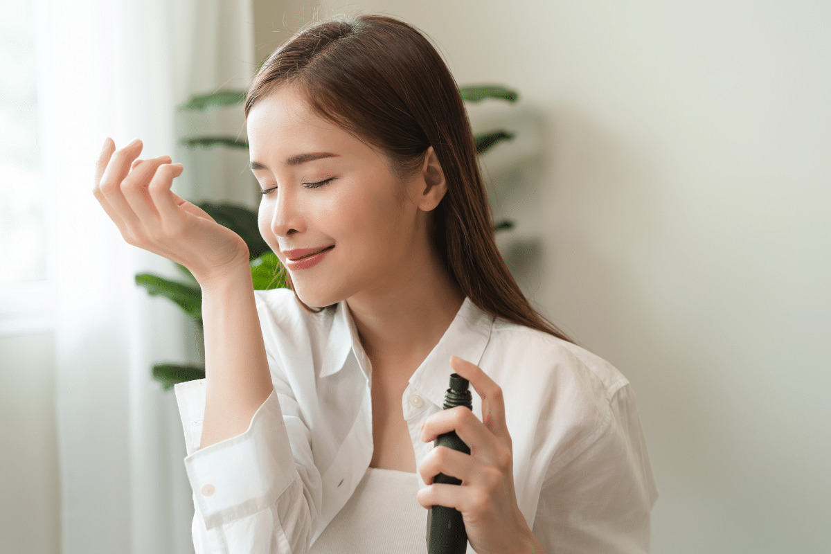 Do chá verde ao vetiver: como as notas olfativas constroem a personalidade de um perfume