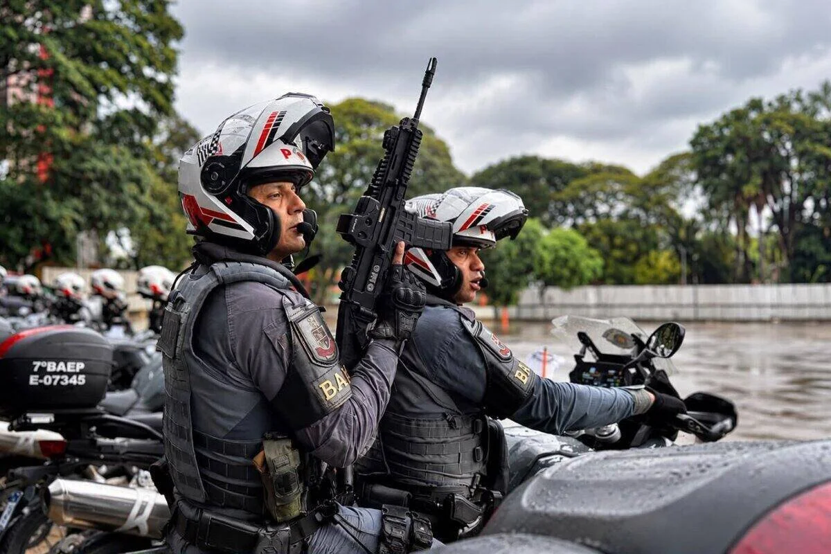 PMs em moto - Metrópoles