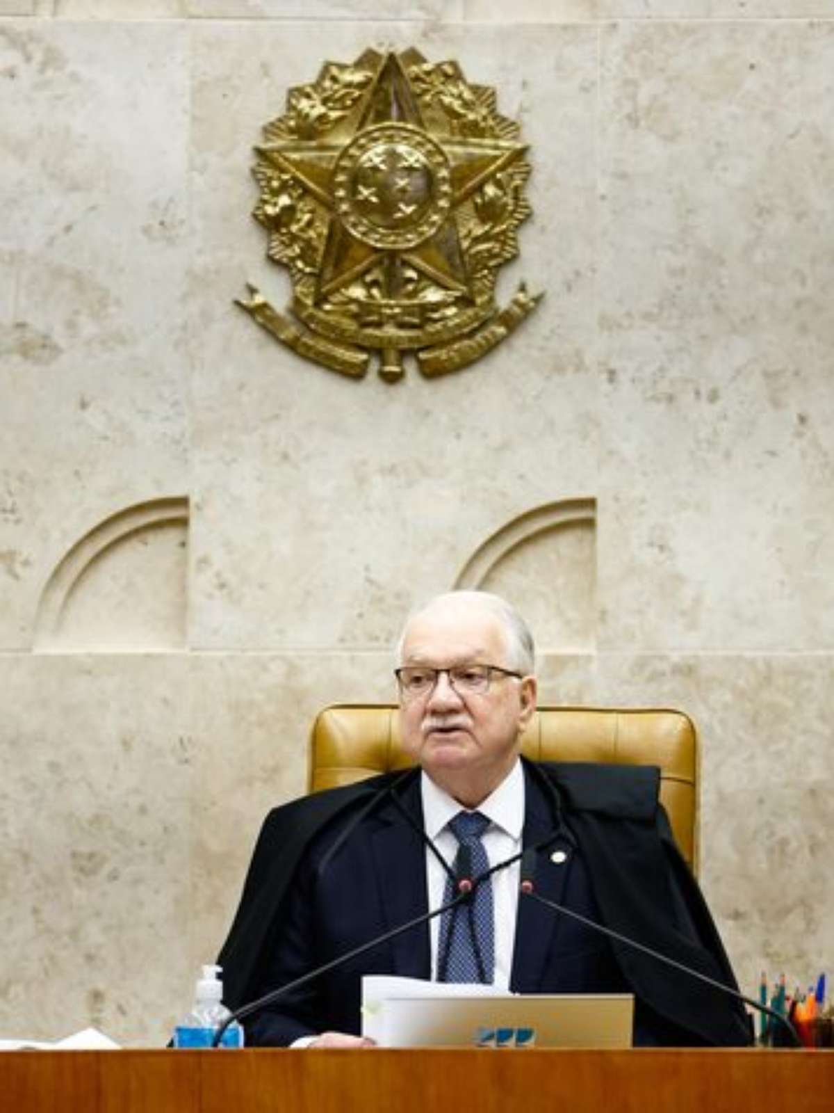 Fachin foi alertado para risco de suspensão, mas mantém sessão aberta de investigação contra Moraes