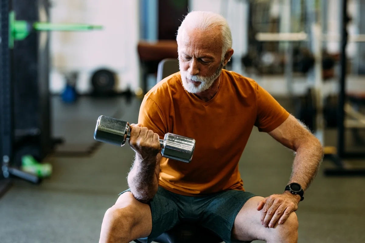 Imagem da matéria: Treino de força turbina saúde cardiovascular em pessoas com 60 anos ou mais