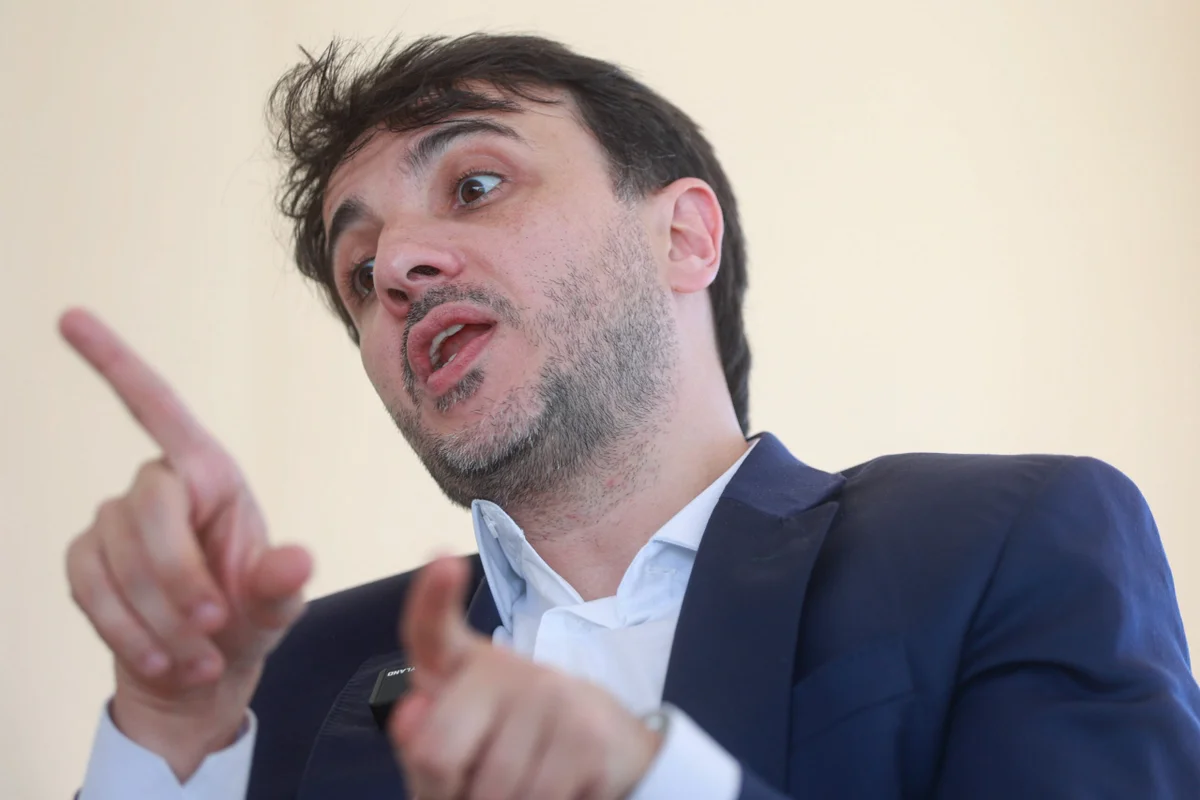 Renan Santos chama coordenadora econômica de Flávio de “idiota”