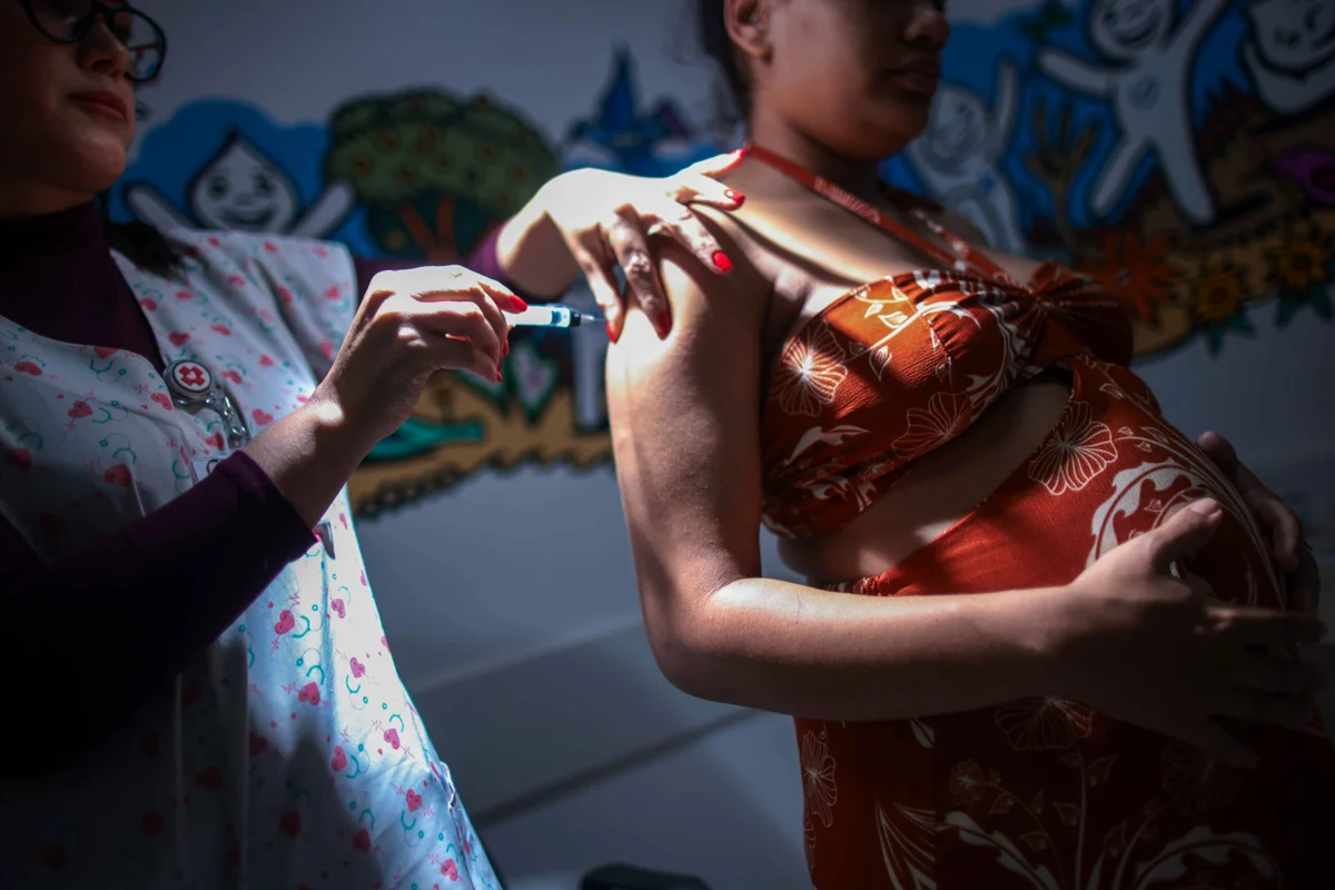 Escudo materno: quando e onde grávidas devem se vacinar contra o VSR no DF
