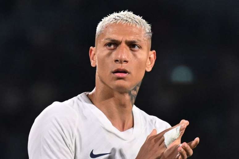 Técnico do Tottenham descarta Richarlison até das copas: 'Não vai jogar'
