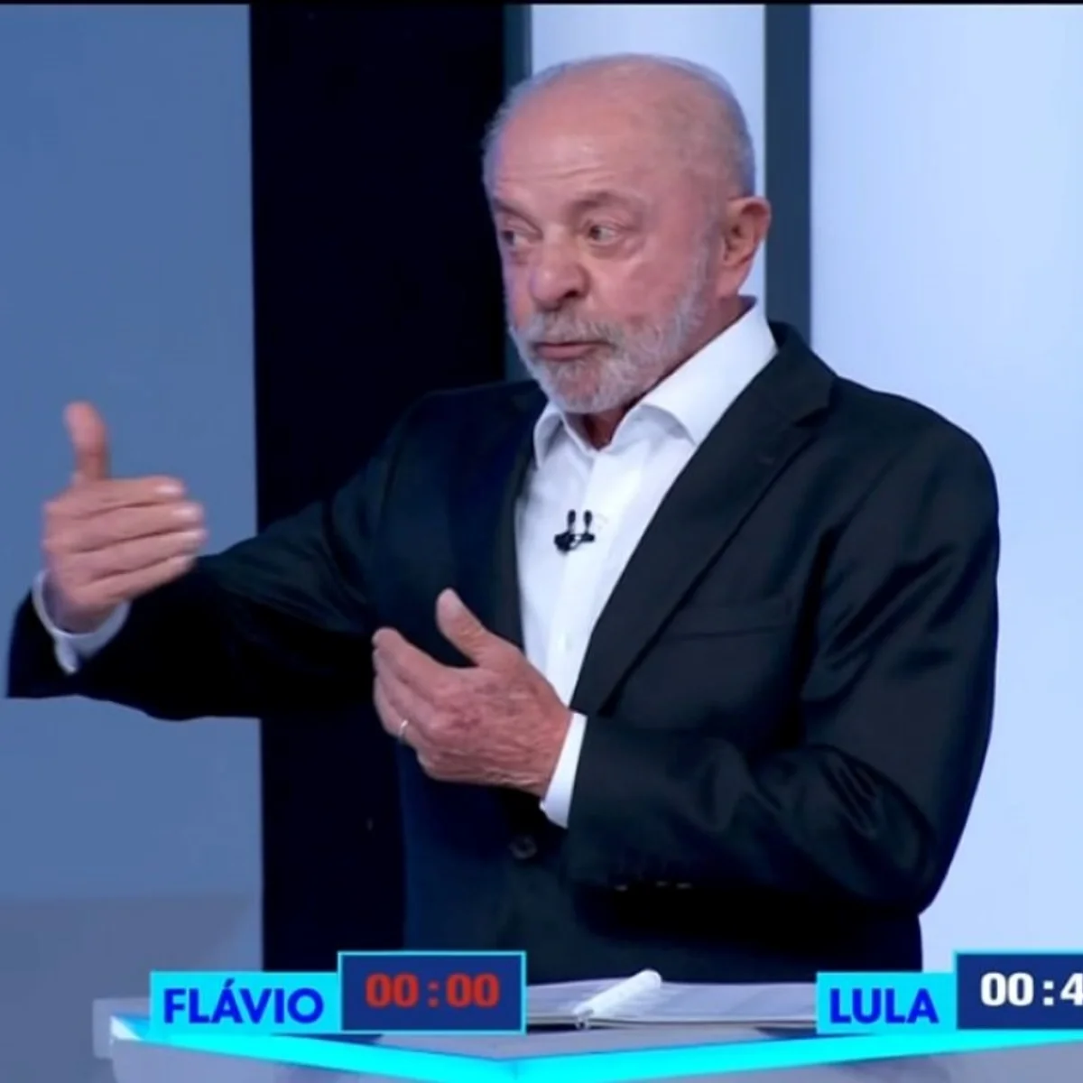 Em debate, Lula alfineta Flávio Bolsonaro: "Não conhece o Brasil"