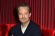 Irmã de Matthew Perry revela experiência paranormal: "Atrás do meu ombro"