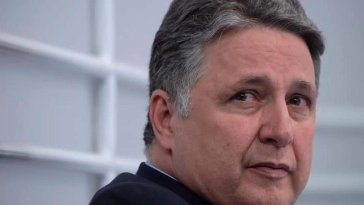TRE-RJ remete julgamento da candidatura de Garotinho ao TSE e pede urgência