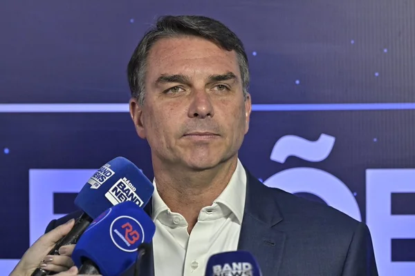 Flávio mobiliza aliados para conter desgaste com episódio do Bolsa Família