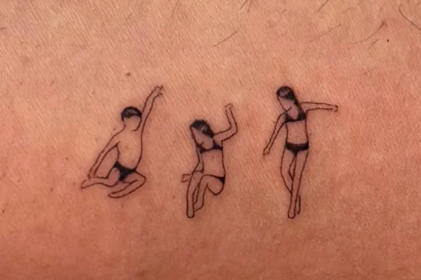 Foto: William Bonner faz tatuagem em homenagem aos filhos trigêmeos
