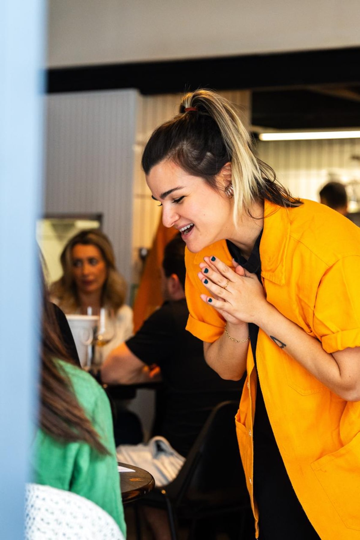 Restaurantes adotam taxa de reserva para clientes; vote se você é a favor ou contra a medida