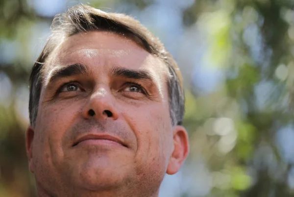 Flávio reúne eleitos do PL e pede comitês e redes mobilizados no 2º turno