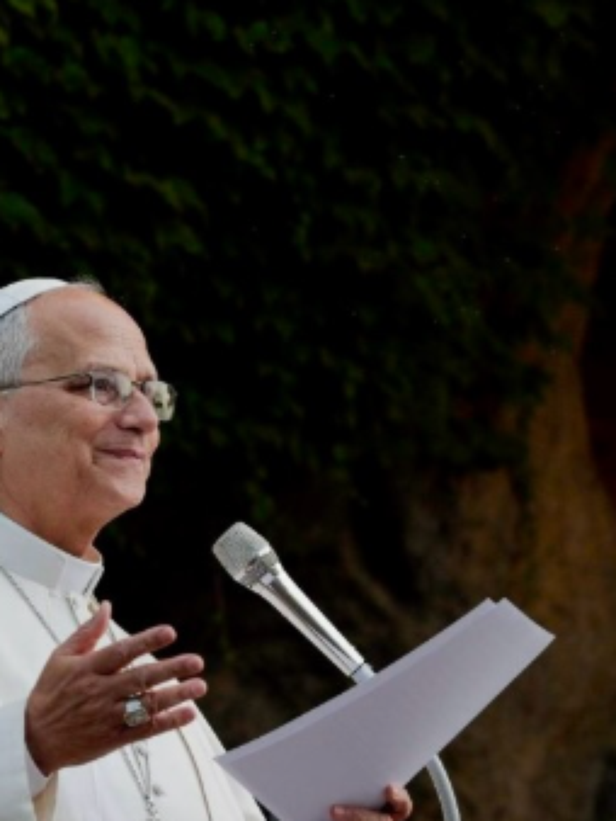 Papa Leão XIV tem noite tranquila após cirurgia para retirada de tumor, diz Vaticano