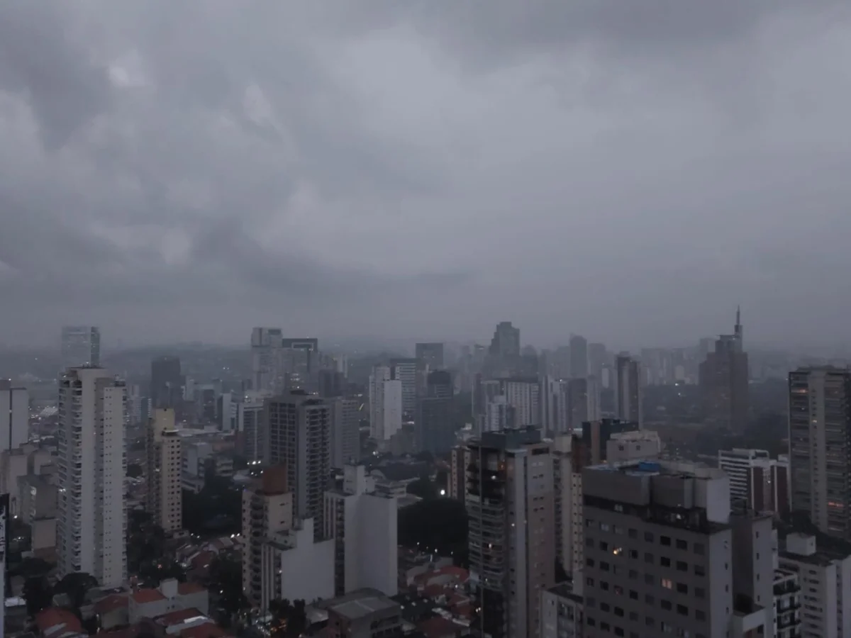 Vítima de desabamento de terra morre soterrada na zona norte de SP