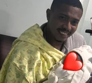 Fãs celebram o nascimento de Ravi, filho de Raquel e sobrinho de Davi Brito