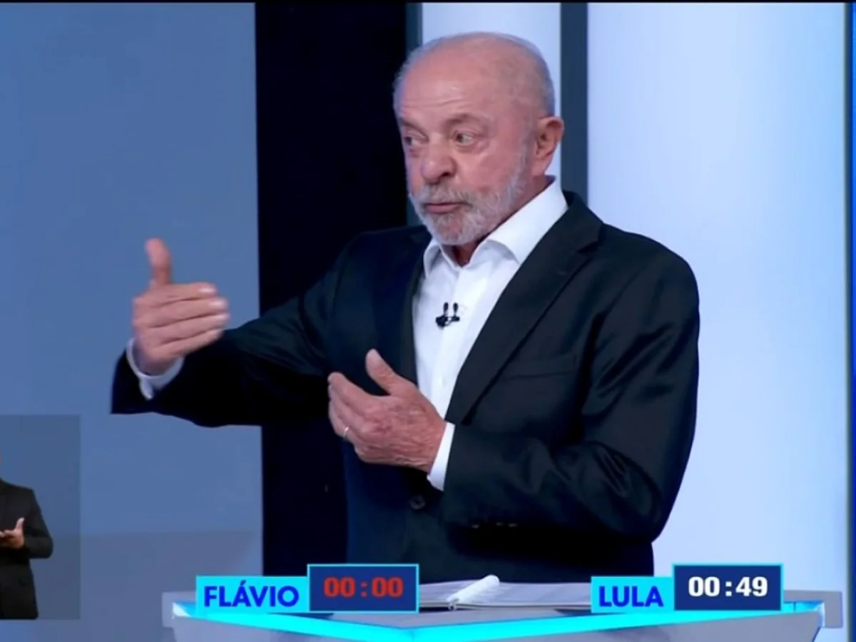 Em debate, Lula alfineta Flávio Bolsonaro: "Não conhece o Brasil"