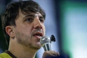 Renan Santos reage após ser seguido por Anitta: "Bem emblemático"