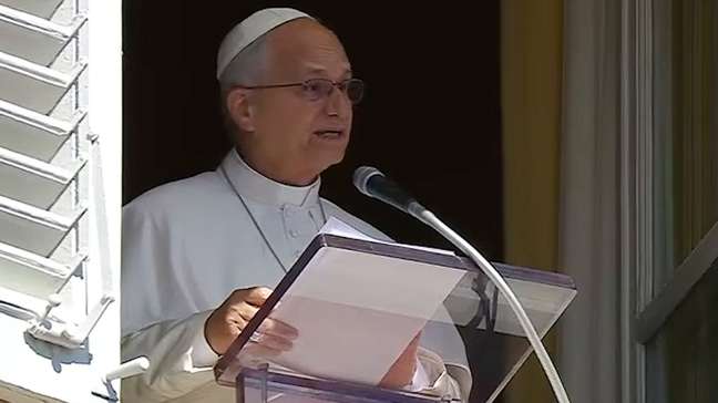 Papa Leão XIV tem noite tranquila após cirurgia para retirada de tumor, diz Vaticano