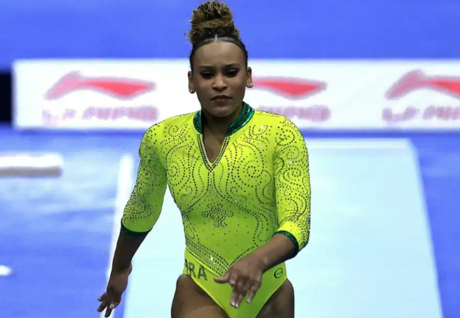 Nadia Comaneci, lenda da ginástica, elogia desempenho de Rebeca Andrade no Mundial: 'Execução perfeita'