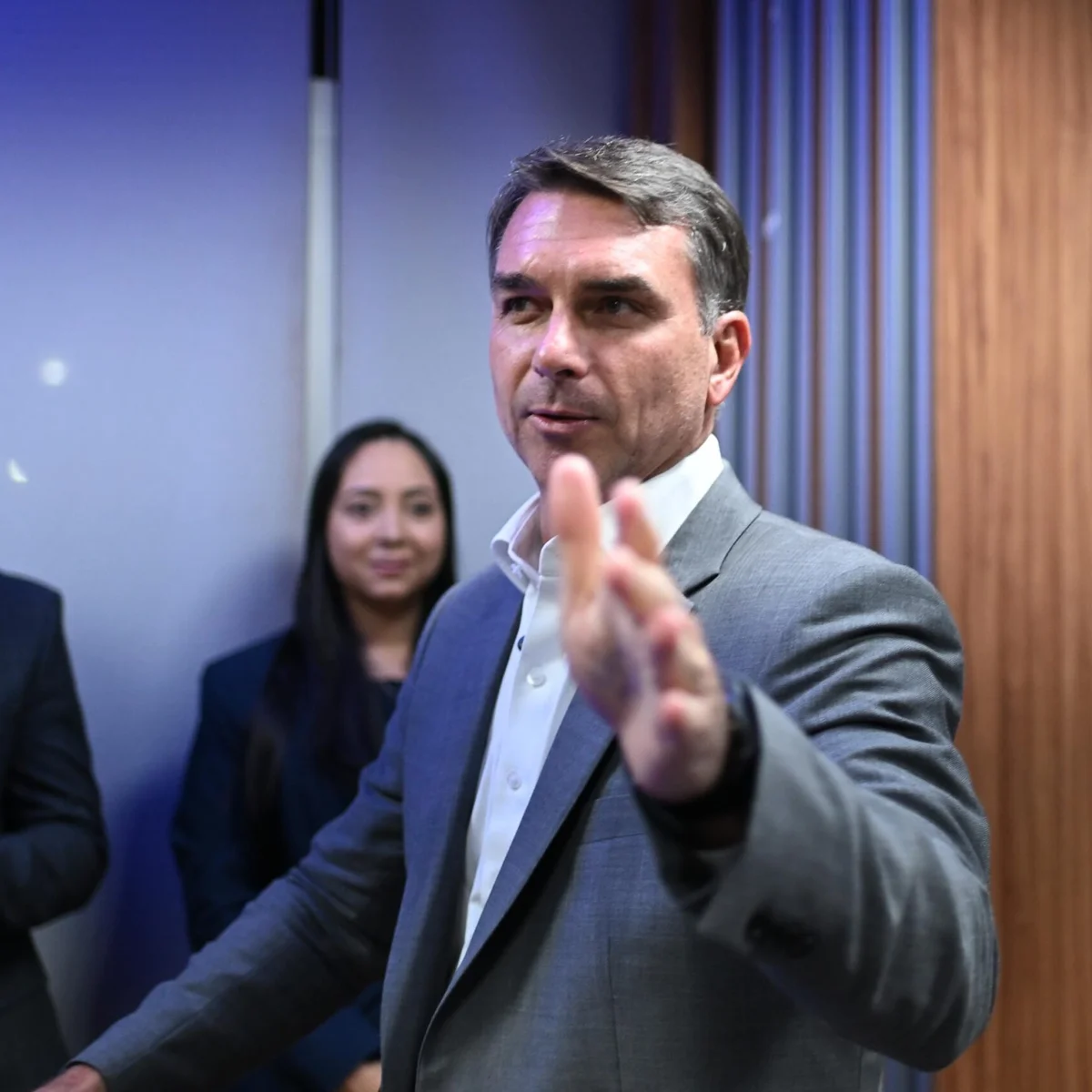 "Exército do Lula": Flávio diz que posts apagados afetaram análise do TSE