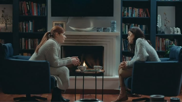 Volkan briga com Sinan por causa de Asya, e Derin termina o casamento em Iludida