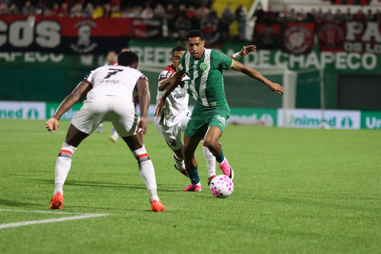R7, RECORD e RecordPlus exibem Botafogo X Chapecoense a partir das 18h de hoje