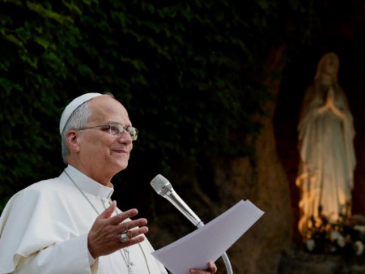 Papa Leão XIV tem noite tranquila após cirurgia para retirada de tumor, diz Vaticano