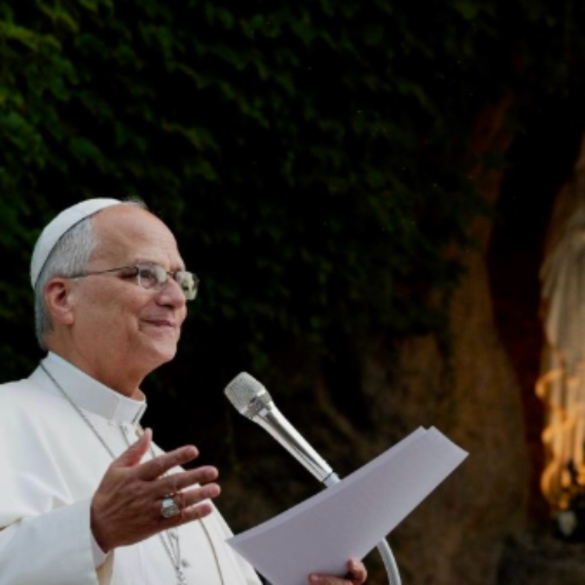 Papa Leão XIV tem noite tranquila após cirurgia para retirada de tumor, diz Vaticano