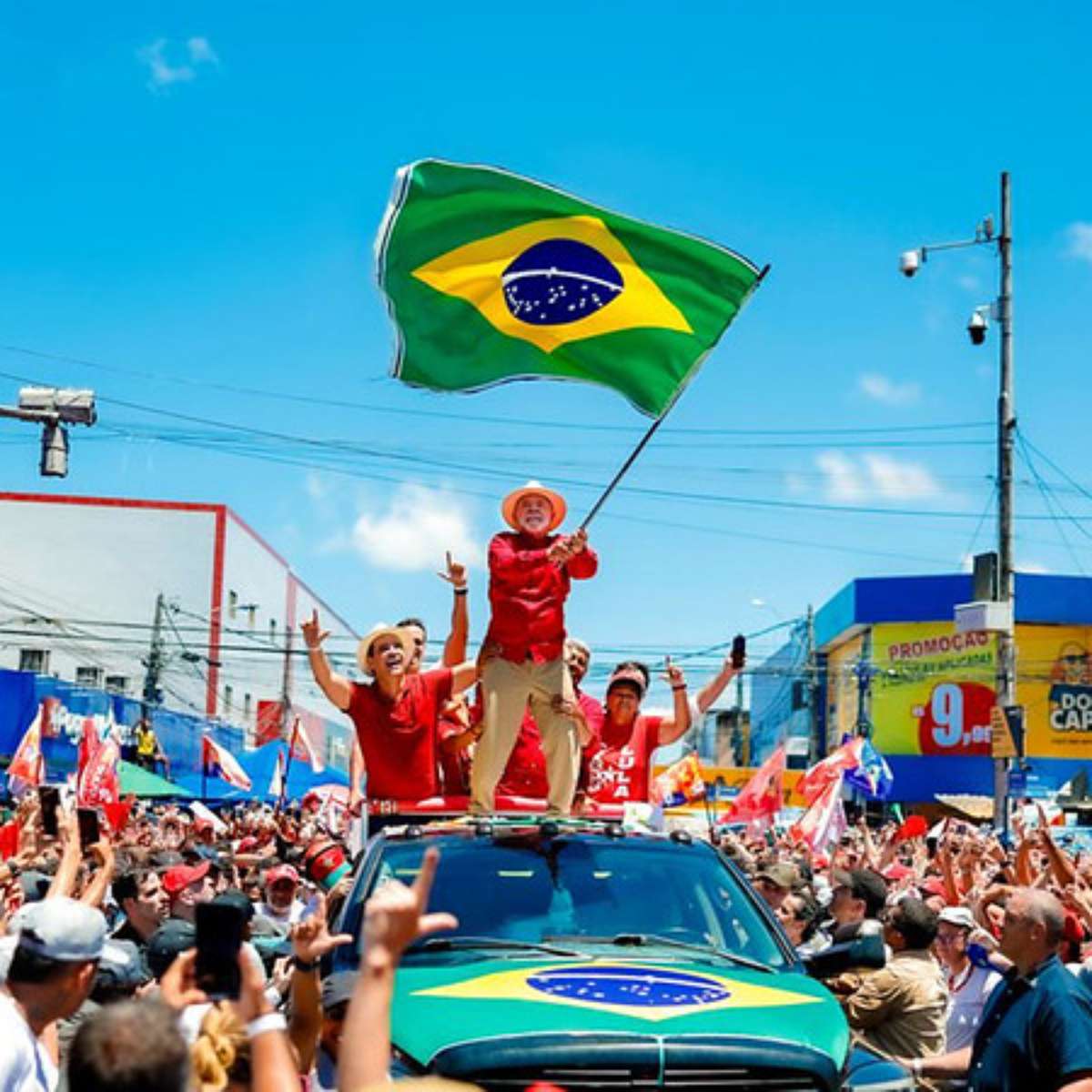 É preciso que sociedade se pergunte onde vai ser o corte que meu adversário vai fazer, diz Lula