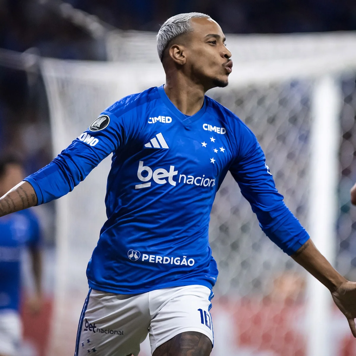 Brasileirão volta hoje: veja horários e onde assistir aos jogos da rodada