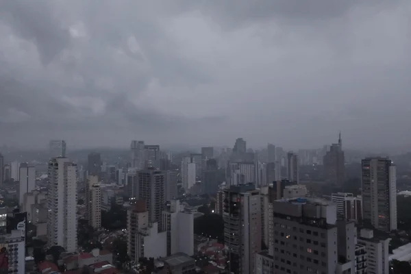 Vítima de desabamento de terra morre soterrada na zona norte de SP
