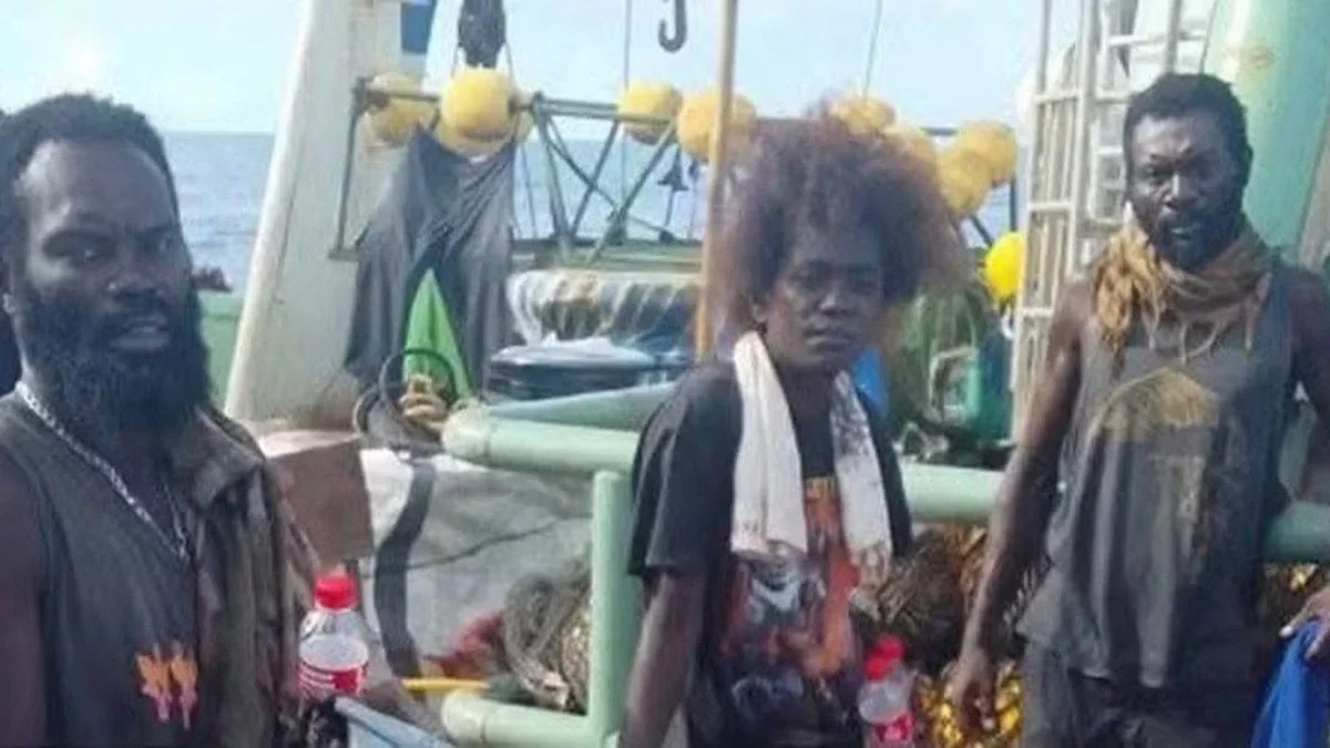 Trio é resgatado após ficar 70 dias à deriva no Oceano Pacífico