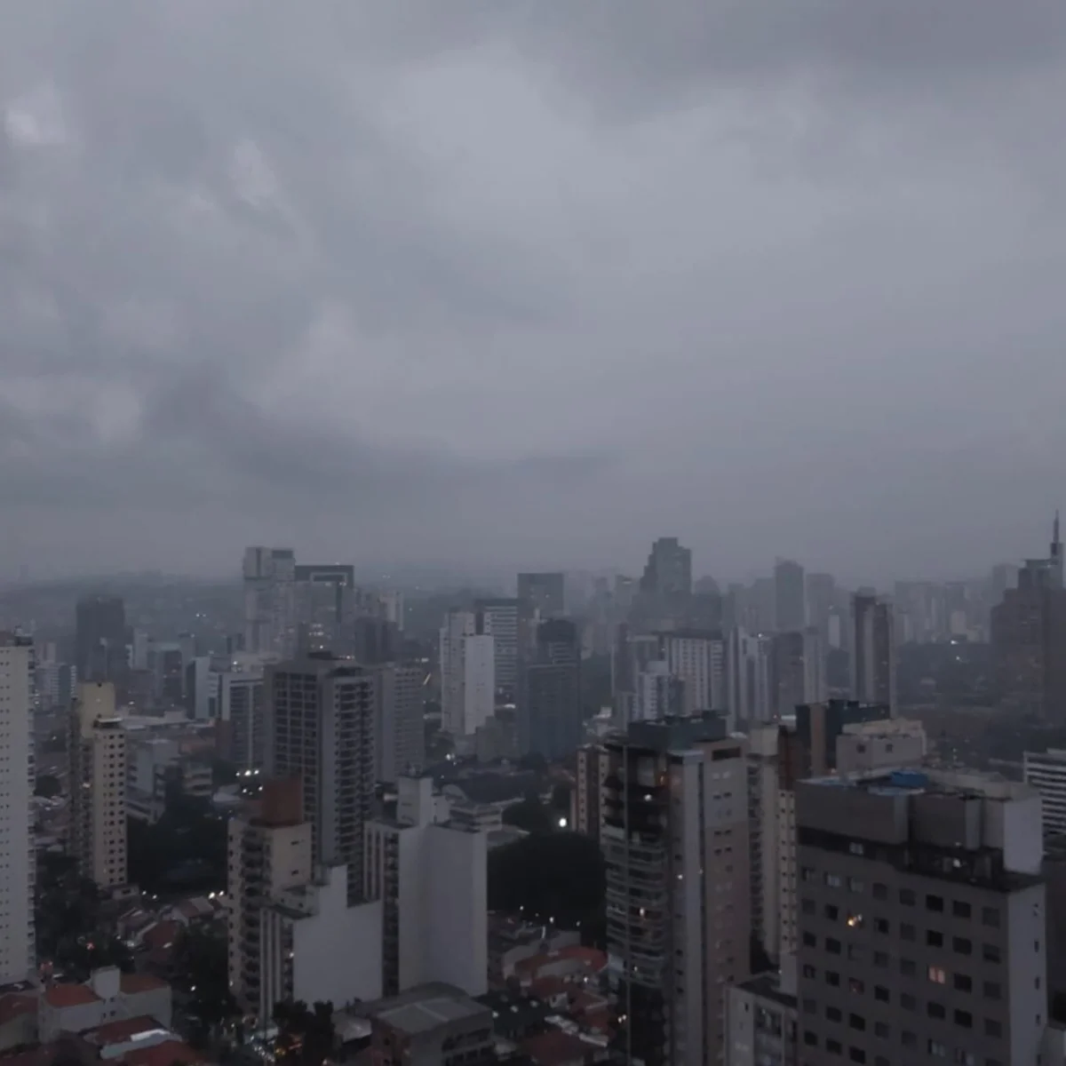 Vítima de desabamento de terra morre soterrada na zona norte de SP
