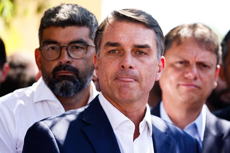 Assim como o pai, Flávio Bolsonaro repete discurso contra reeleição; entenda o que seria preciso para mudar a lei