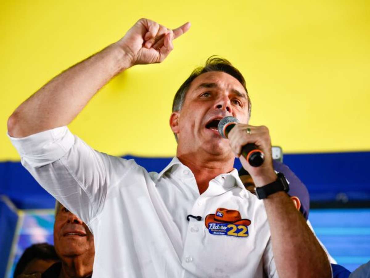 Assim como o pai, Flávio Bolsonaro repete discurso contra reeleição; entenda o que seria preciso para mudar a lei