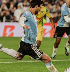 Messi marcou de pênalti contra o Benin em sua despedida da seleção argentina Foto: Reprodução/Instagram/@afasleccion